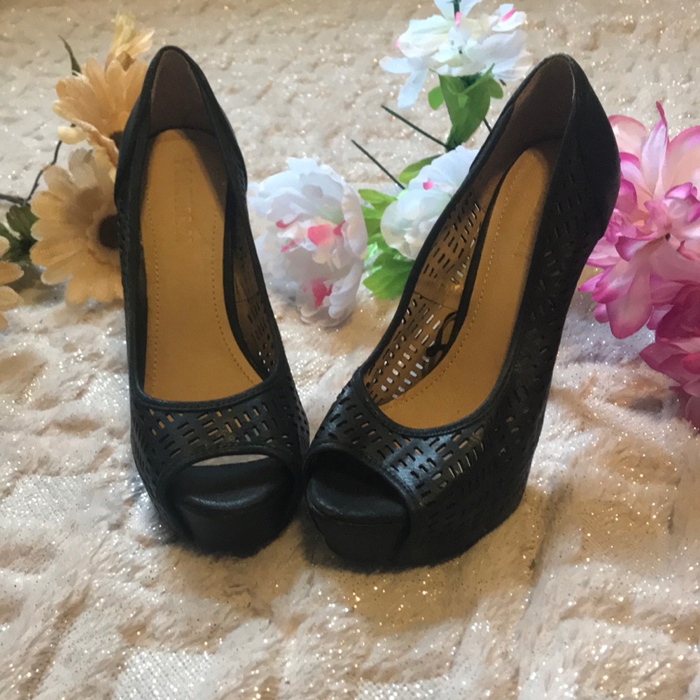 Shoes - Picture 2 of 5